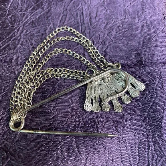 Vintage Crown Brooch with Black Stones and Chains - Picture 3 of 5